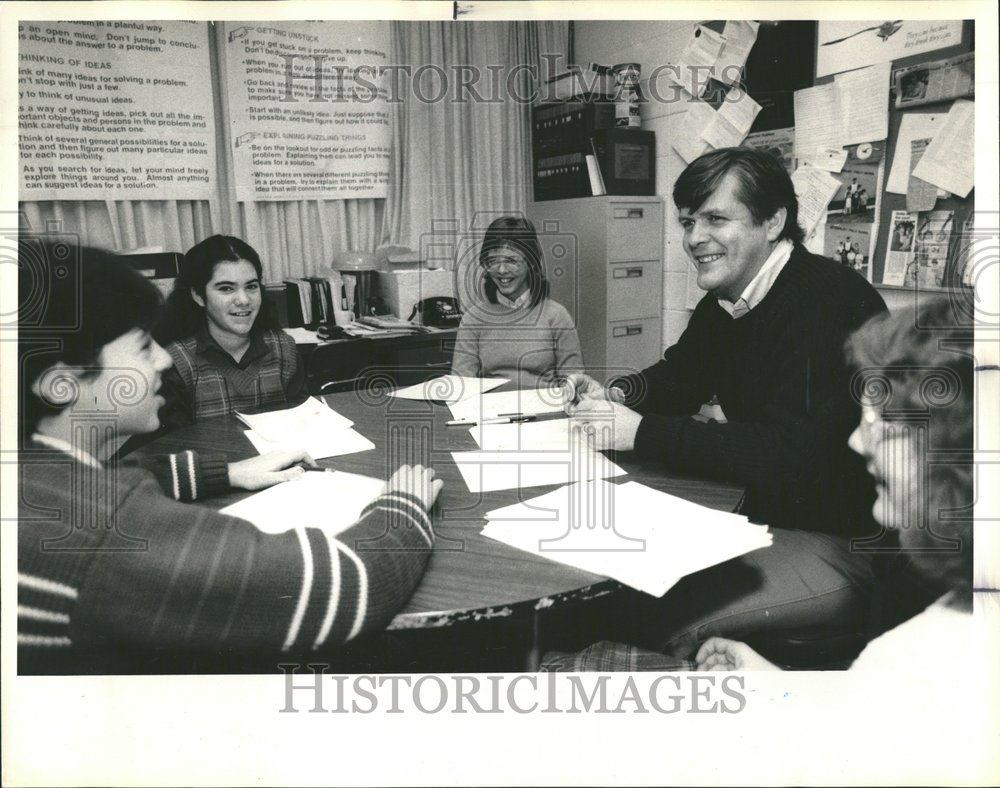 1984 Press Photo Stanley Field School In Illinois - RRV66631 - Historic Images