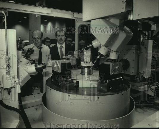 1986 Press Photo Flex:Cell manufacturing system, Kaufman Manufacturing, Chicago - Historic Images