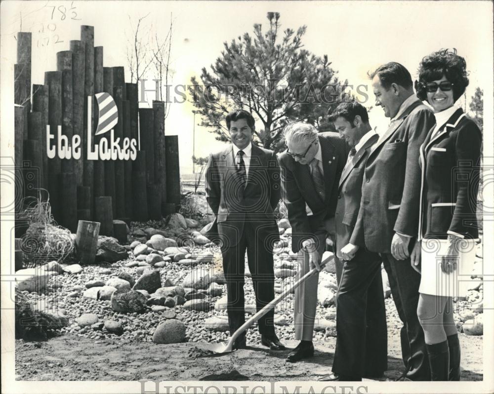 1972 Press Photo Myron Miller Mayor Bill Nichols Samuel - RRV17537 - Historic Images