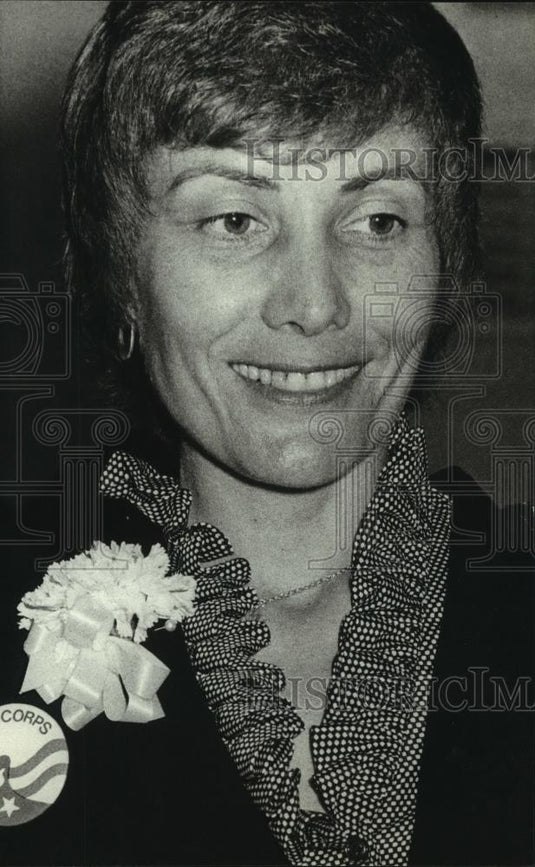 1982 Press Photo Loret Miller Ruppe returns to Milwaukee, reports on Peace Corps - Historic Images
