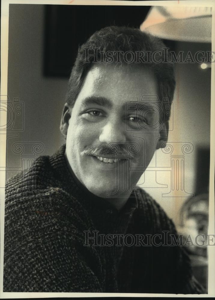 1989 Press Photo Father Anthony Zimmer, pastor at St. James church in Franklin - Historic Images