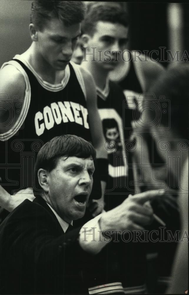 1991 Press Photo Oconomowoc Coach, Doug Potter warned players - mjb80220 - Historic Images