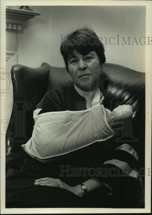 1989 Press Photo Snow Storms Disasters- White Fish Bay, Mary Schmidt - Historic Images