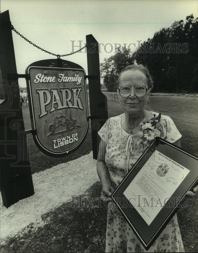 1982 Press Photo Ruby Stone Kazmerchak at Stone Family Park dedication in Lisbon - Historic Images