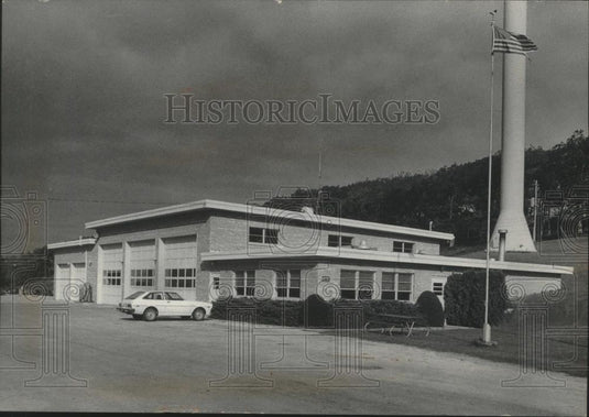 1977 Press Photo Pewaukee Town Hall, Wisconsin - mjb80701 - Historic Images