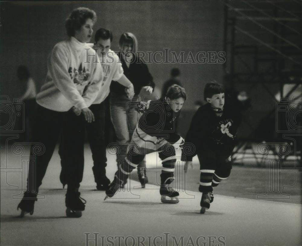 1994 Press Photo Wisconsinite ice skaters at the Pettit National Ice Center - Historic Images