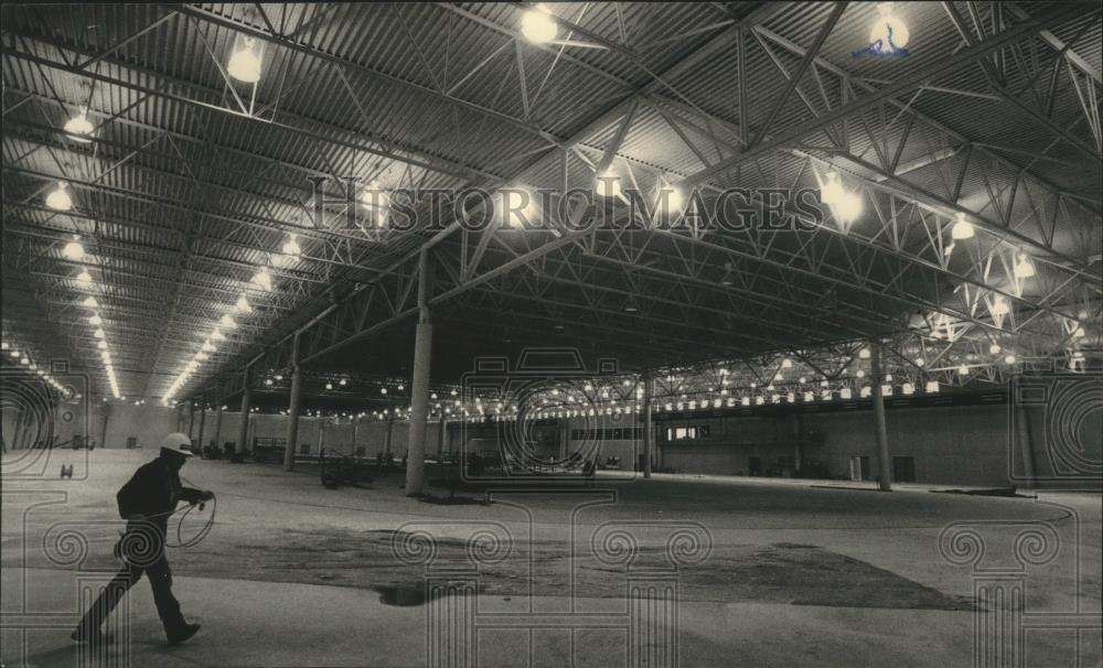 1992 Press Photo Construction work continues at Pettit National Ice Center, WI - Historic Images