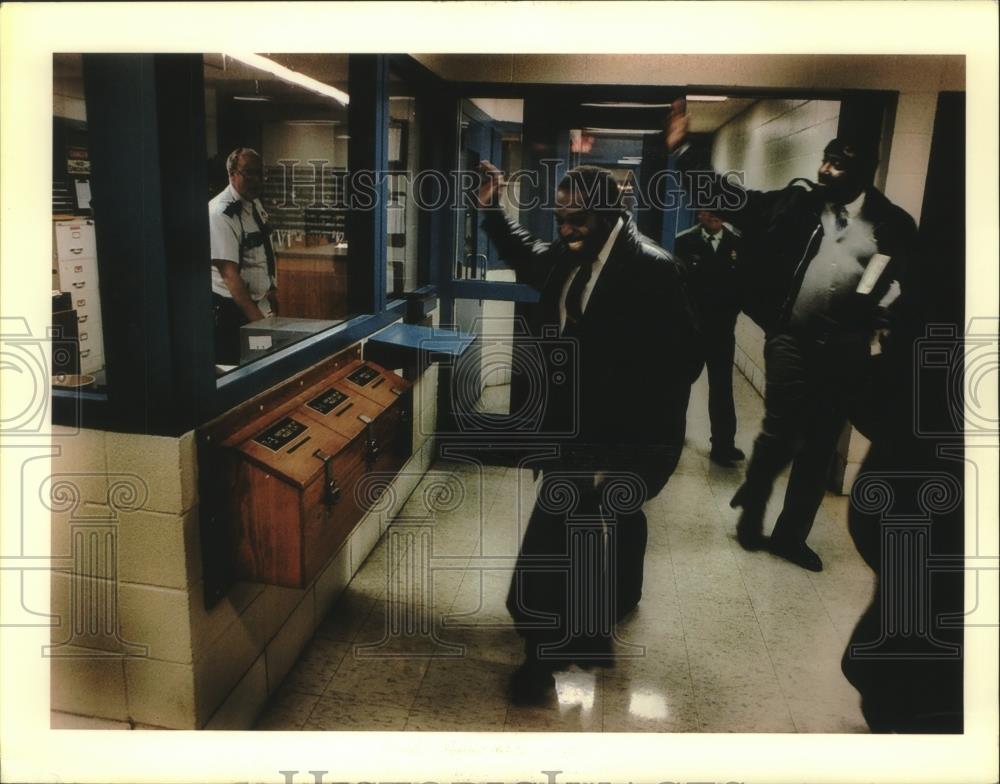 Press Photo Prisons and Prisoners - mjb80817 - Historic Images