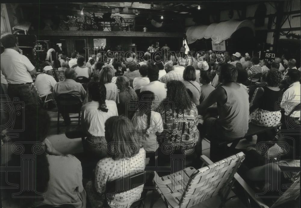 1994 Press Photo People watching Fiddlers Contest at Pioneer Village - Historic Images