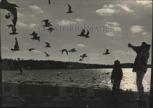 1990 Press Photo Philip Schmidt with grandmother, Marie Weber on Pewaukee Lake - Historic Images