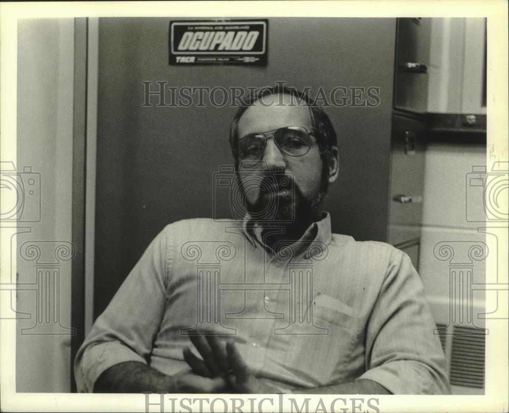 1986 Press Photo Anthony Jilek professor at University of Wisconsin, River Falls - Historic Images