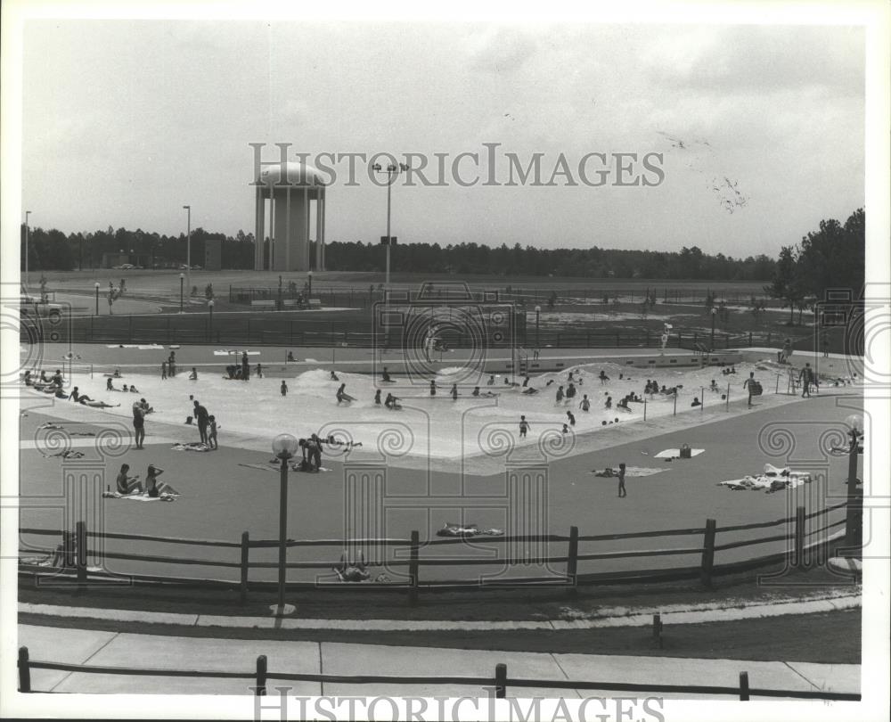 1981 Press Photo Water World, With Storage Tank in Background, Dothan, Alabama - Historic Images