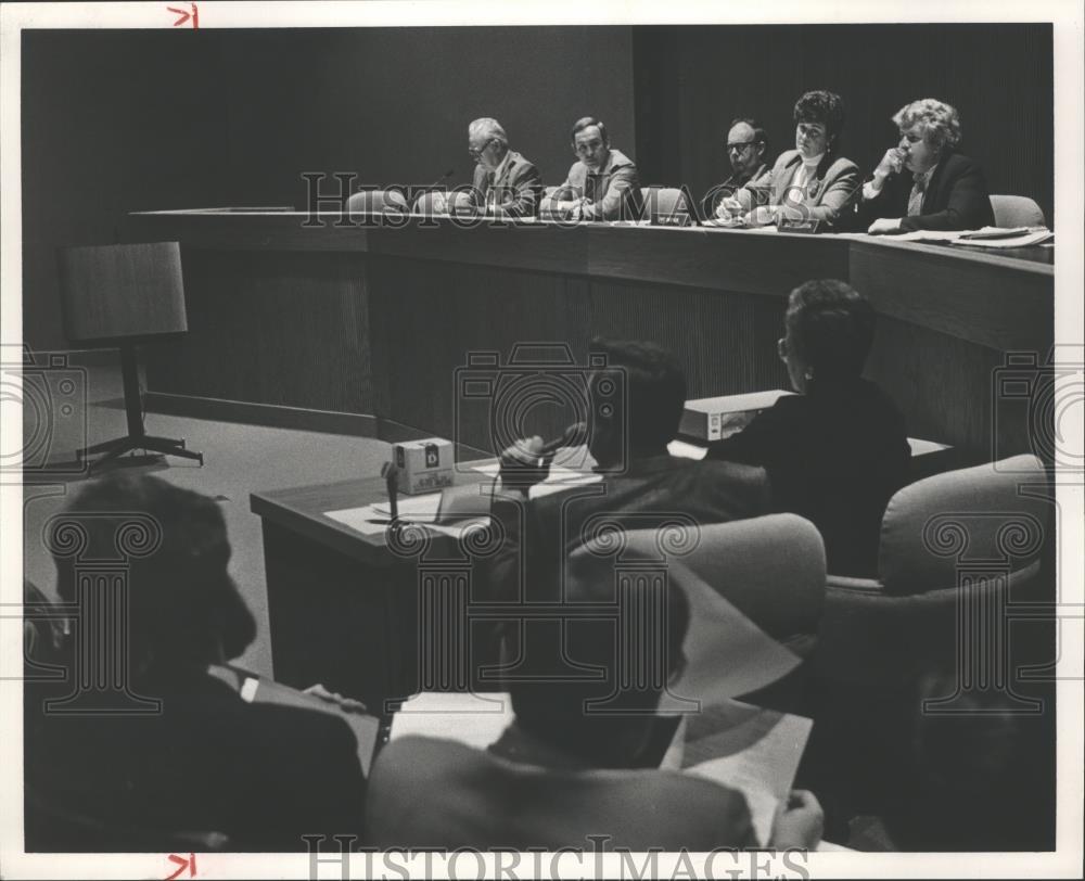 1986 Press Photo Hoover City Council members in their new meeting room, Alabama - Historic Images