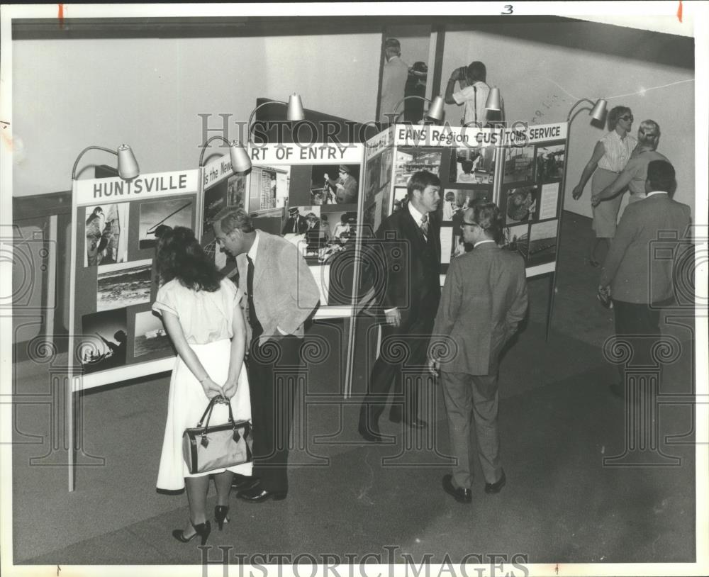 1980 Press Photo Display shows visitors how U. S. Customs works. Huntsville. - Historic Images