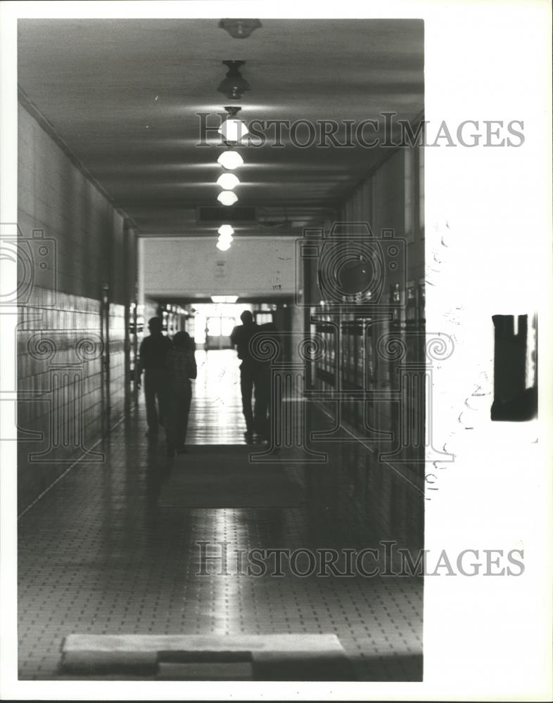 Press Photo students in the hallway at Decatur High School, Alabama - abna11444 - Historic Images