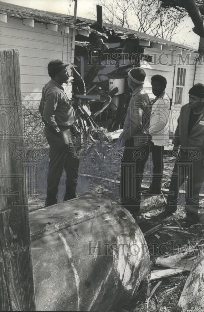 1976 Press Photo Boiler at Pratt City Dry Cleaners explodes, Pratt City, Alabama - Historic Images