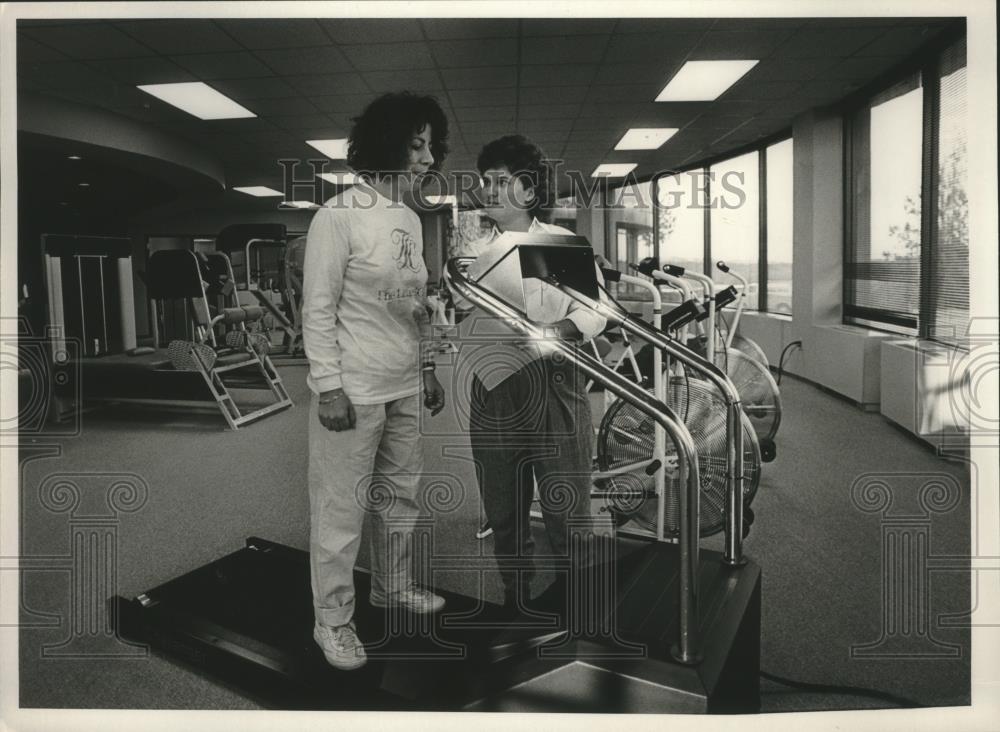 1987 Press Photo Marine Sebbag and Lisa Fleming in gym - abna11541 - Historic Images