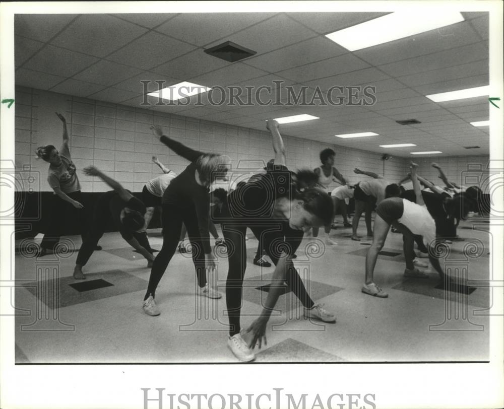 1980 Press Photo People exercise at studio - abna11549 - Historic Images