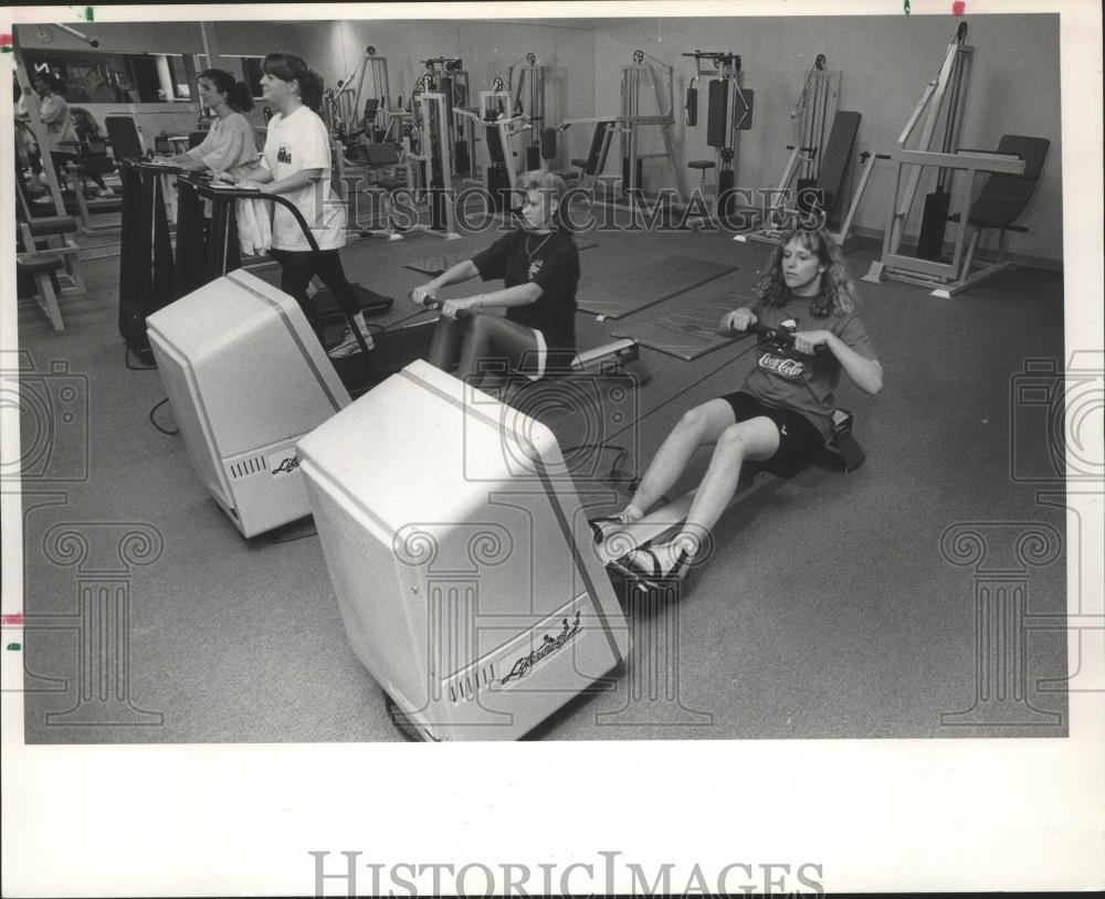 1988 Press Photo Teens exercising at Wellness for Women Center, Alabama - Historic Images