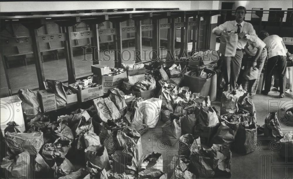 1979 Press Photo Birmingham sends food to Mobile for Hurricane Frederic victims - Historic Images