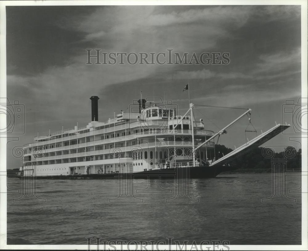 1983 Press Photo Riverboat Mississippi Queen - abna12080 - Historic Images