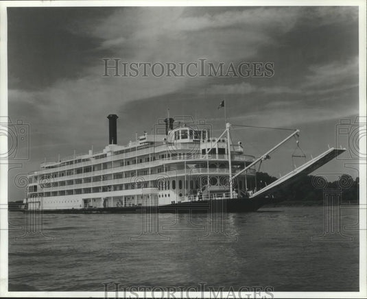 1983 Press Photo Riverboat Mississippi Queen - abna12080 - Historic Images