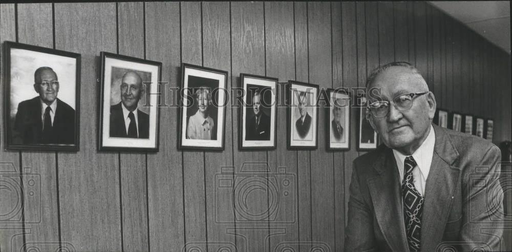 1976 Press Photo Vincent, Alabama Mayor D. B. Smith in city hall - abna12213 - Historic Images