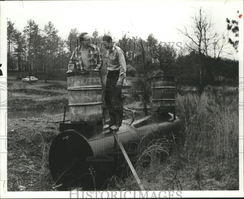 1981 Press Photo Corson and Murphree work on methane gas project - abna12245 - Historic Images