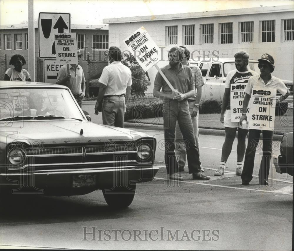 1981 Press Photo Air traffic controllers strike at airport - abna12267 - Historic Images