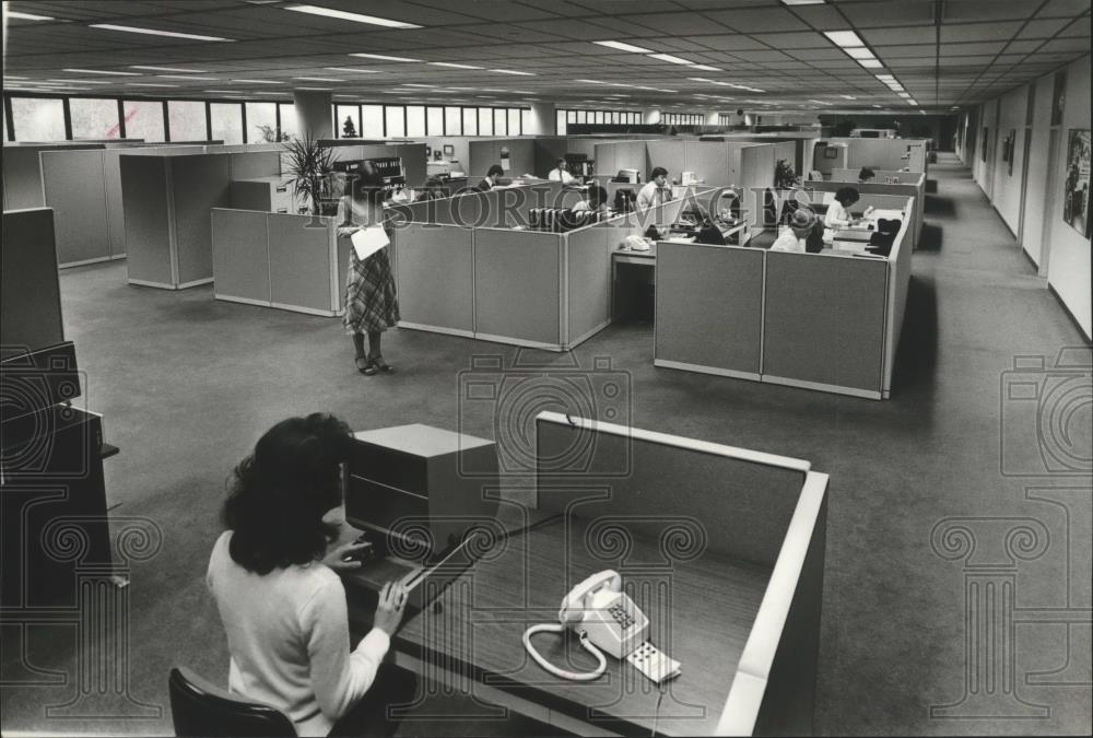 1982 Press Photo Employees at South Central Bell, Shelby County, Alabama - Historic Images