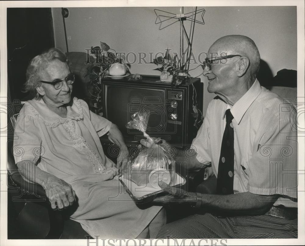 1984 Press Photo Elizabeth Hail and Royce Bryant, Alabama - abna12299 - Historic Images