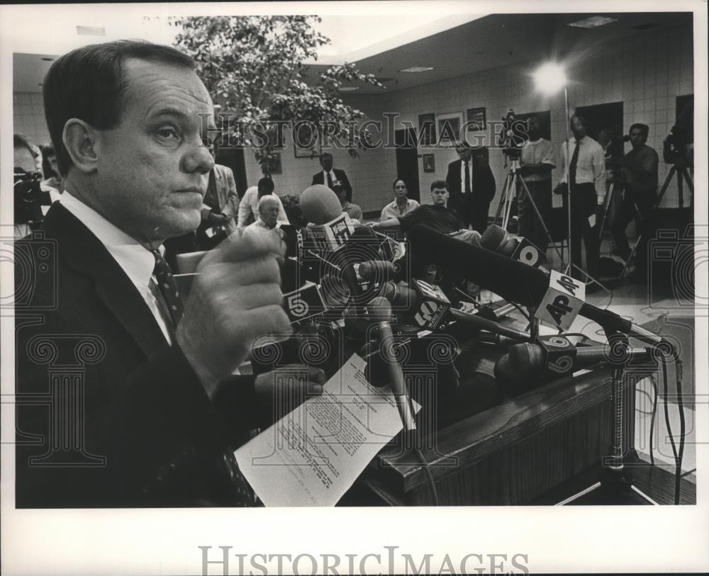 Press Photo Dan Dove, spokesman for Talladega Prison, Alabama - abna12366 - Historic Images