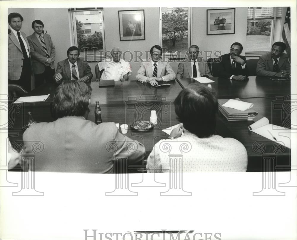 1979 Press Photo Meeting around conference table. Birmingham, Alabama - Historic Images