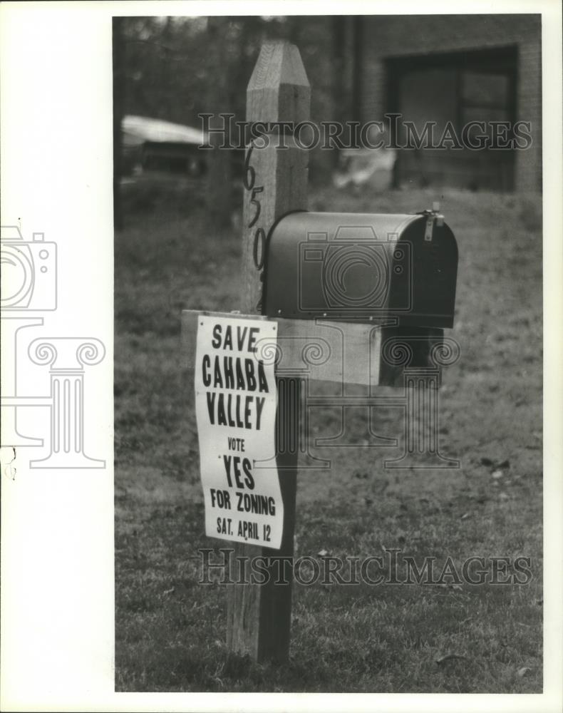 1980 Press Photo &#39;Save Cahaba Valley&#39; zoning vote sign in North Shelby County - Historic Images