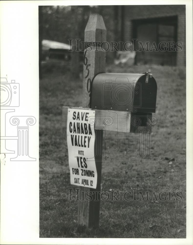 1980 Press Photo 'Save Cahaba Valley' zoning vote sign in North Shelby County - Historic Images