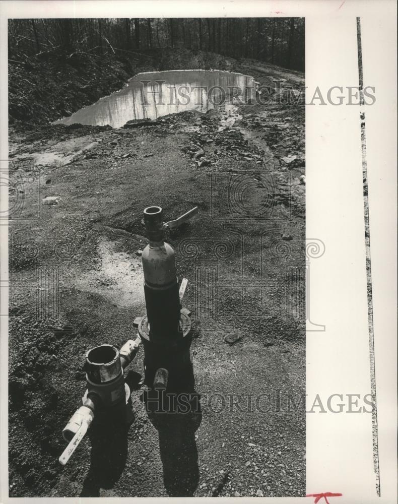 1989 Press Photo Methane well and slush pond in Shelby County, Alabama - Historic Images