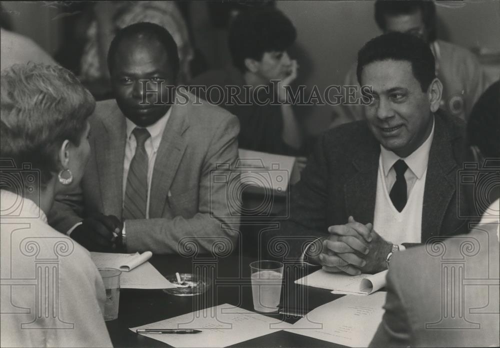 1988 Press Photo John Ogonje and Ibrahim Emad Visit University of Alabama - Historic Images