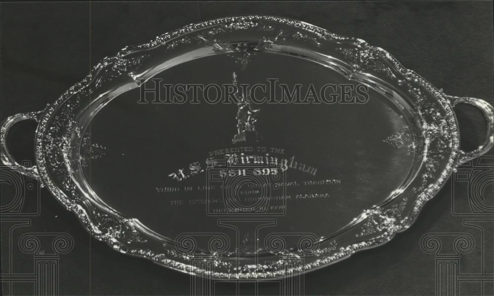 1978 Press Photo Alabama Donates Silver Tray to USS Birmingham Submarine - Historic Images