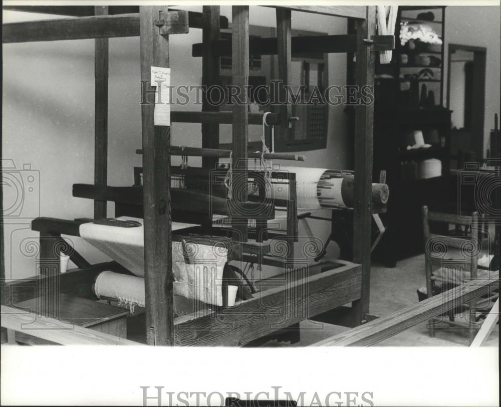 1982 Press Photo Old Loom Demonstrated at Pike Museum in Troy, Alabama - Historic Images