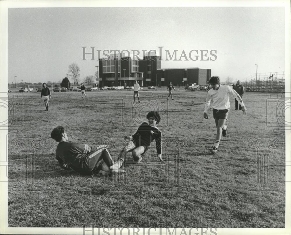 1982 Press Photo Soccer Team Tryouts at University of Alabama, Huntsville - Historic Images