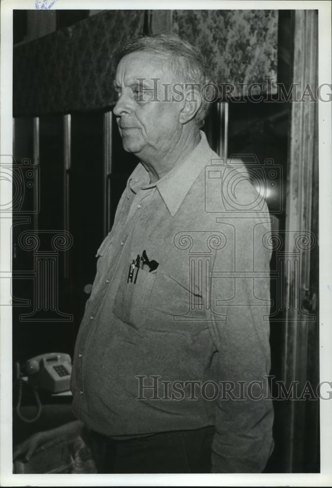 1982 Press Photo Mr. DeLorme, Owner of Boarding Houses, Tarrant, Alabama - Historic Images