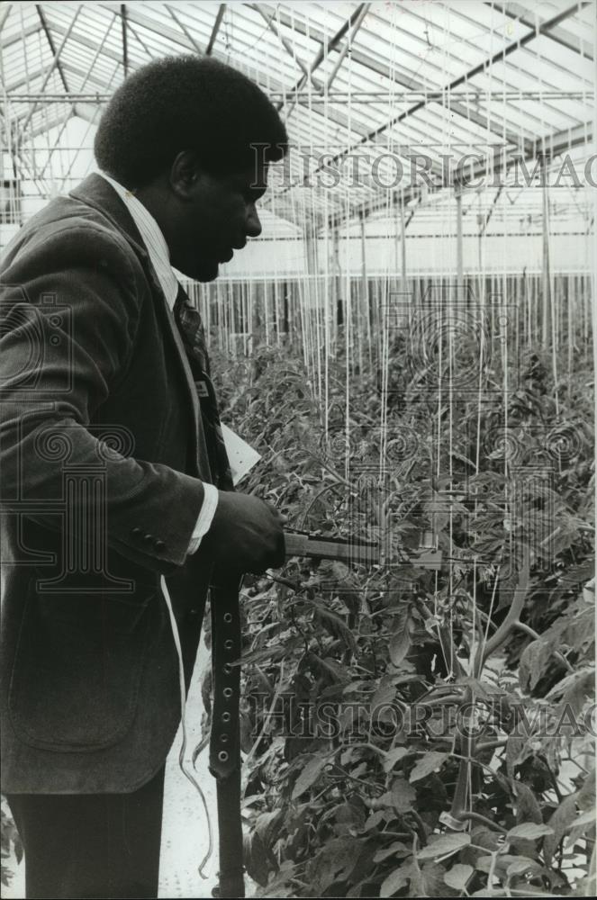 1979 Press Photo Johnny Carter attends plants, Tennessee Valley Authority - Historic Images