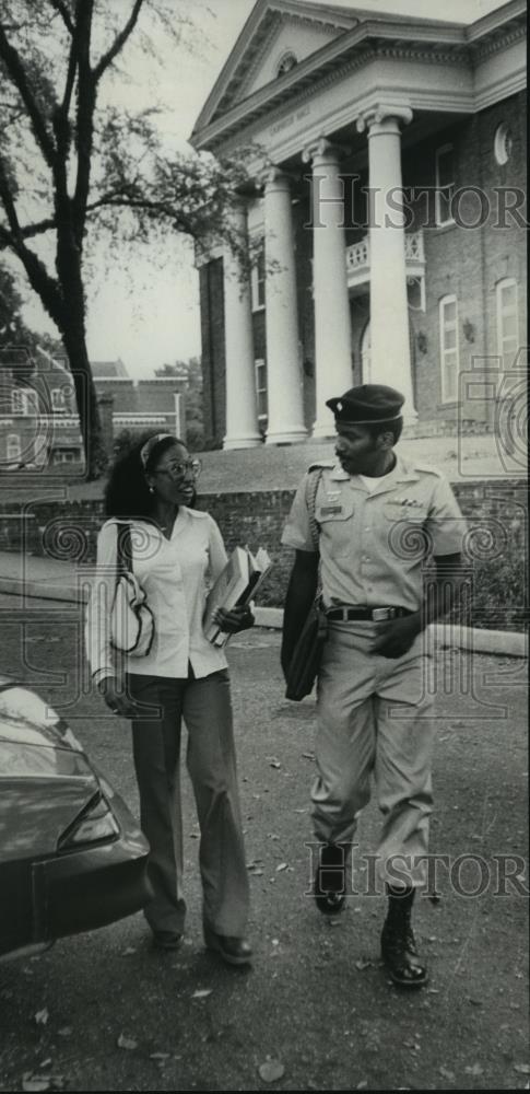 1978 Press Photo ROTC members walk through Tuskegee Institute campus - Historic Images