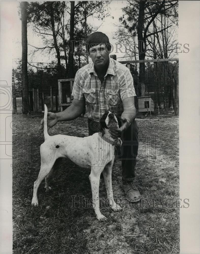 1989 Press Photo Bobby Hartwig, Dog breeder and trainer, Union Springs, Alabama - Historic Images