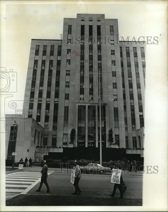 1979 Press Photo Pickets for Birmingham City Employees on strike, Alabama - Historic Images