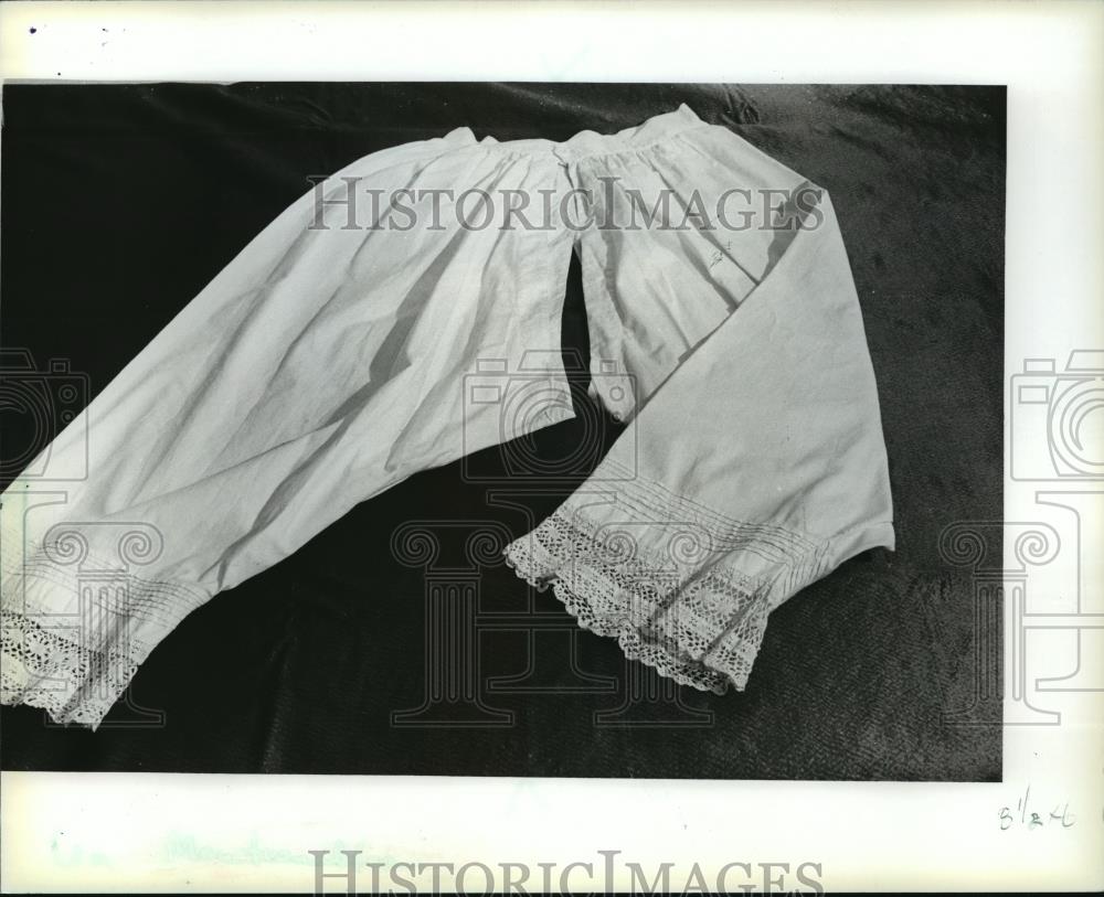 1983 Press Photo 1890&#39;s Cotton Bloomers in Milwaukee&#39;s Public Museum - mja90870 - Historic Images