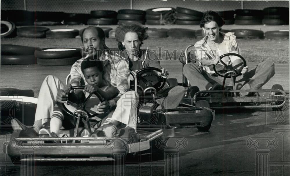 1977 Press Photo Three karts take a turn at the Johnson Go-Kart Track - Historic Images