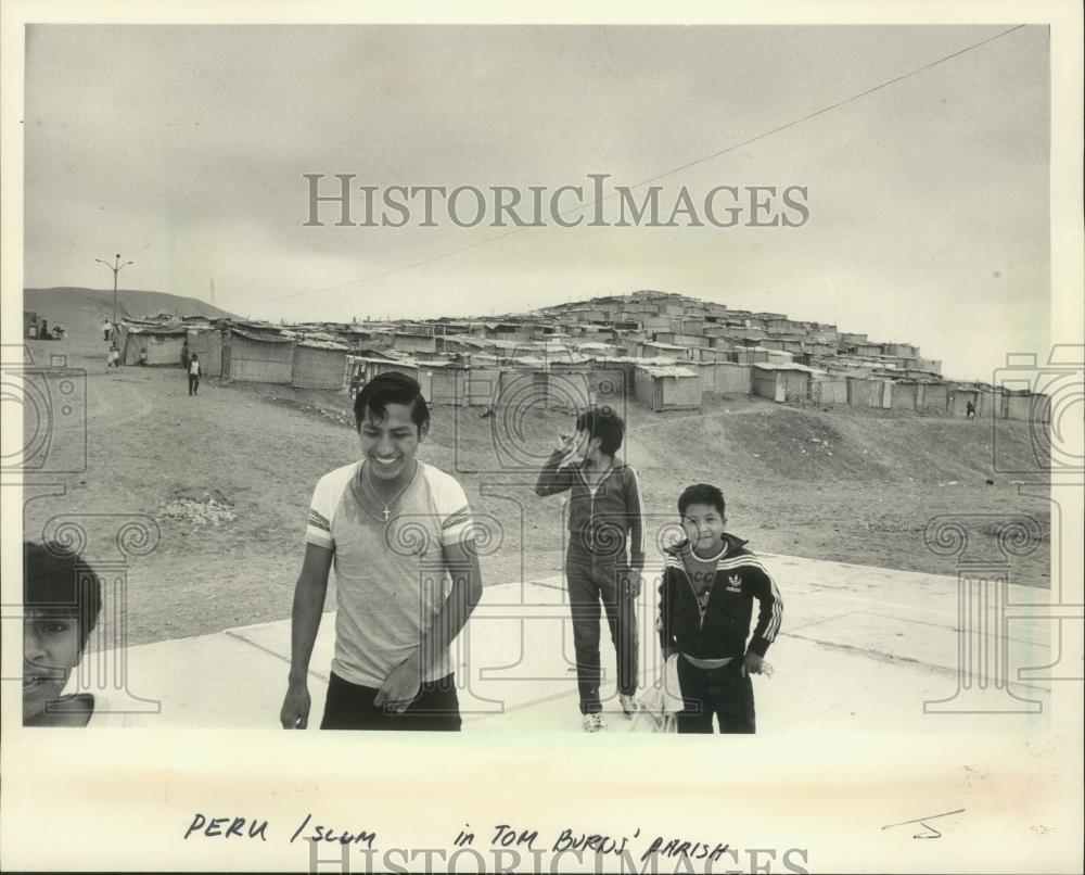 1983 Press Photo Four children on the outskirts of Lima, Peru - mjb77659 - Historic Images