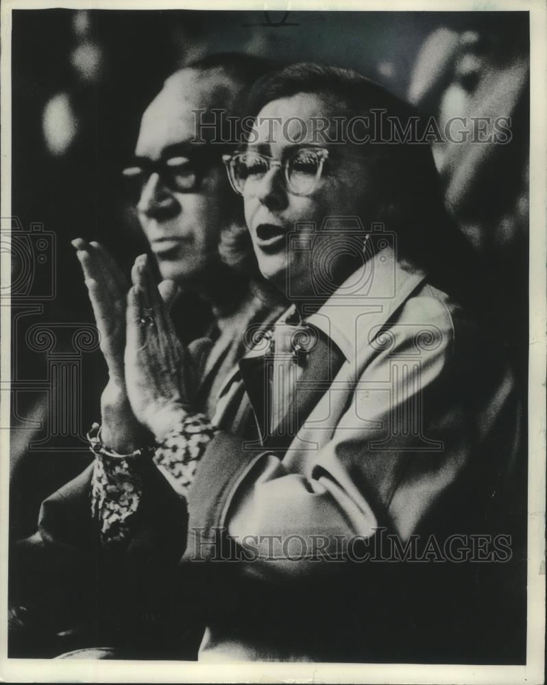 1979 Press Photo Lloyd and Jane Pettit at Admirals Hockey game, Milwaukee - Historic Images