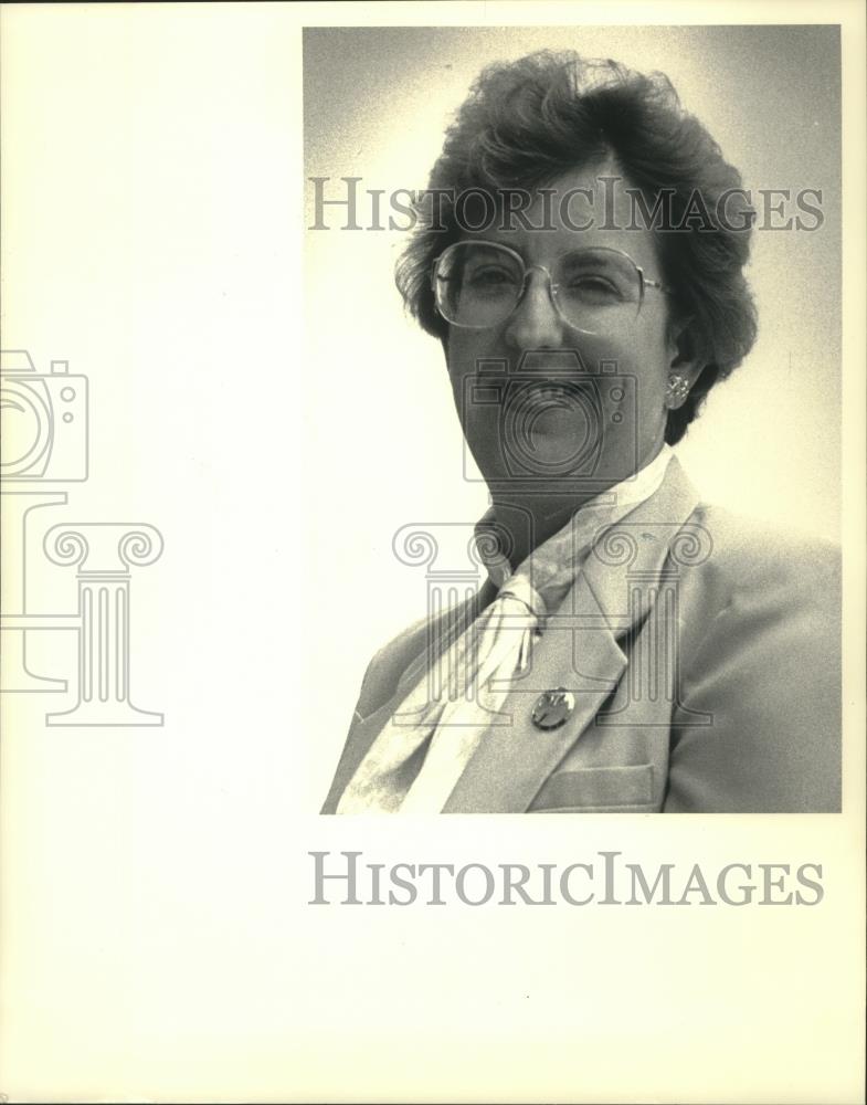 1986 Press Photo Barbara Pipia President, West Allis Chamber of Commerce - Historic Images